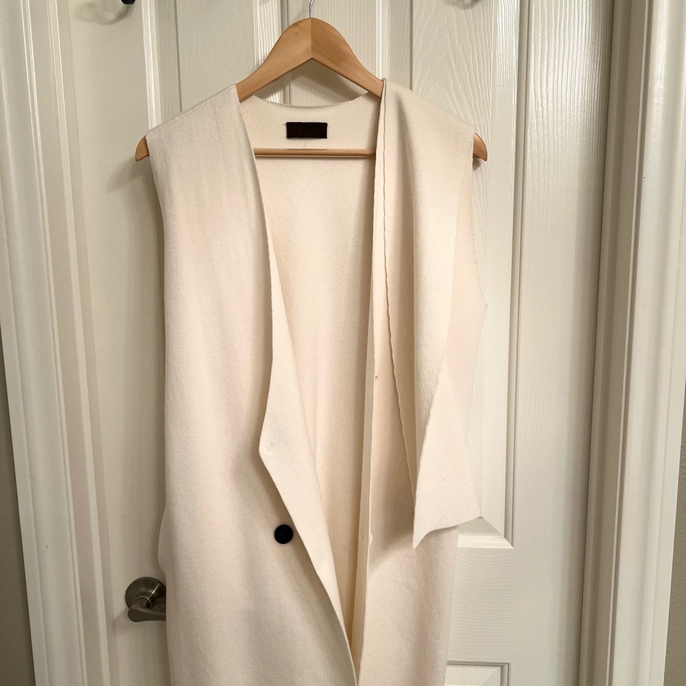 Cashmere. One of a kind Oyuna London vest. Very stylish and Elegant.